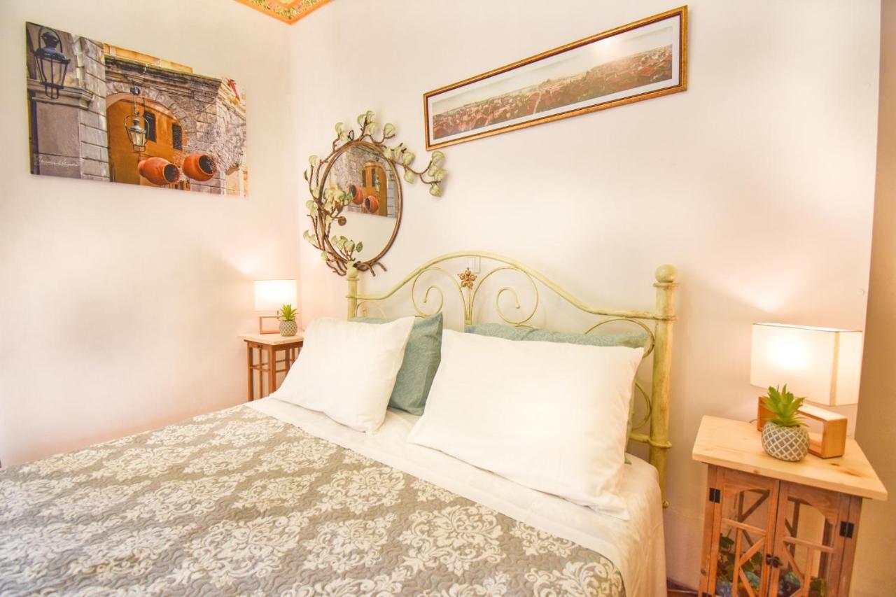 Venetian Well Gallery Apartment In Corfu Old Town 외부 사진